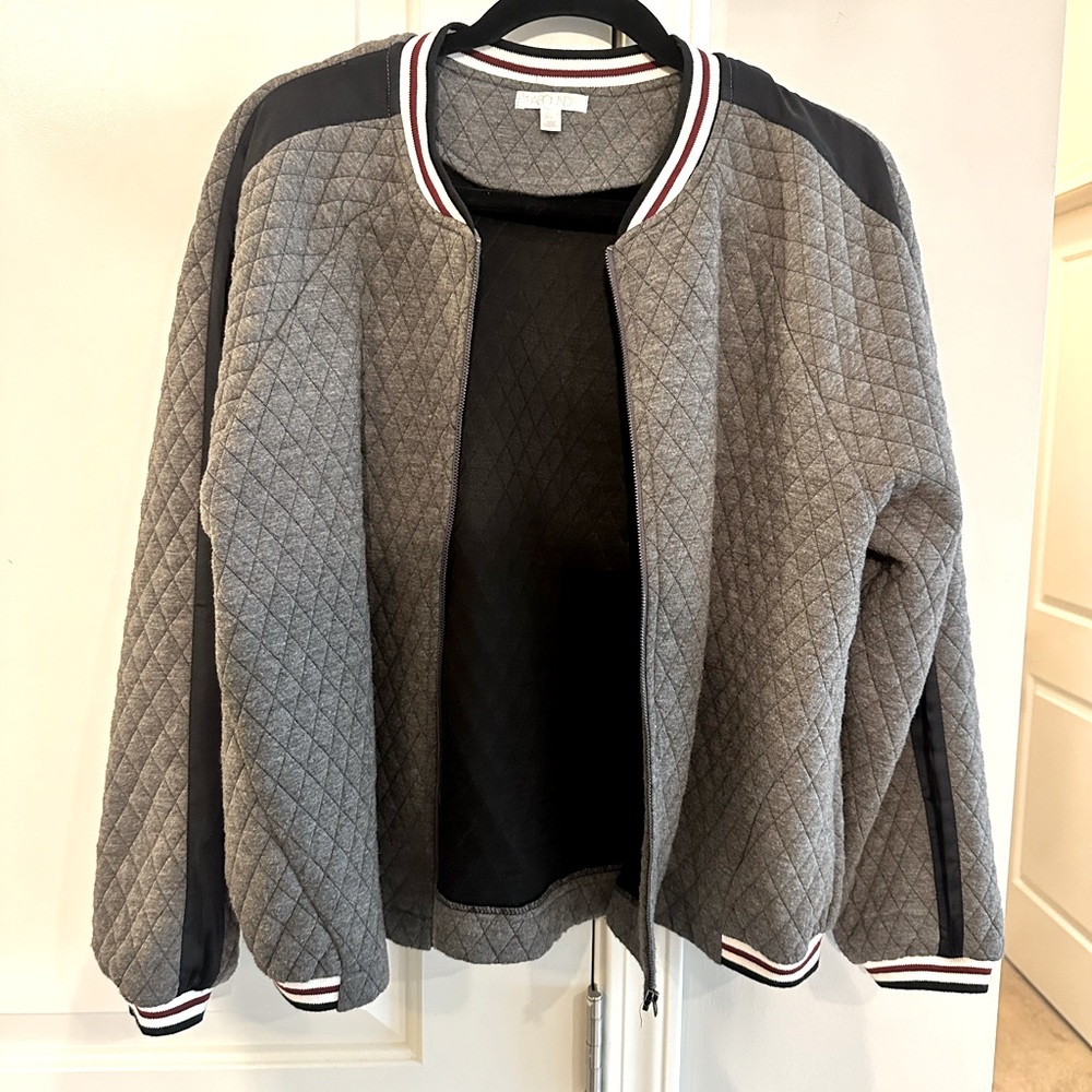 Great condition. Perfect with jeans on the go. Soft and comfortable.